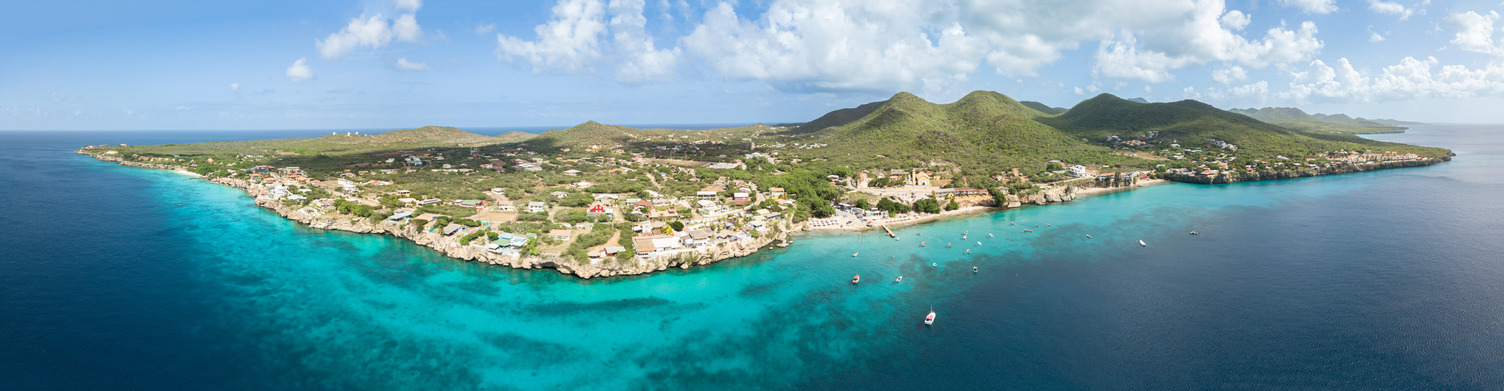 Padel courts in Curaçao with ocean backdrop